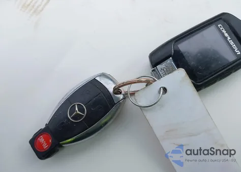 2008 Mercedes-Benz E 350 4Matic z USA, uszkodzony, nr VIN WDBUF87X18B208923